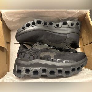 Oncloud Cloud Monster woman size: 4 black